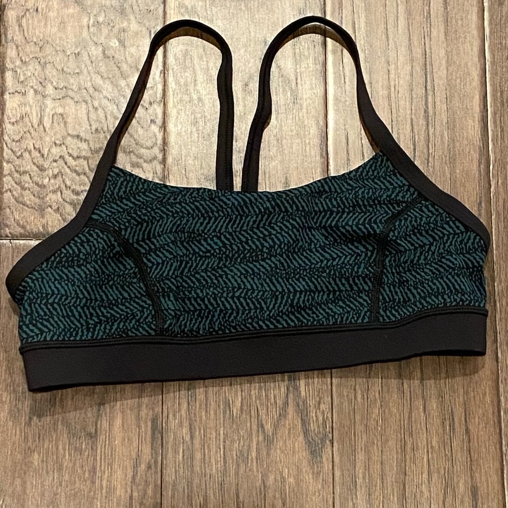 Size 8 & 10 Lululemon Green/Black Rise and Run Bra